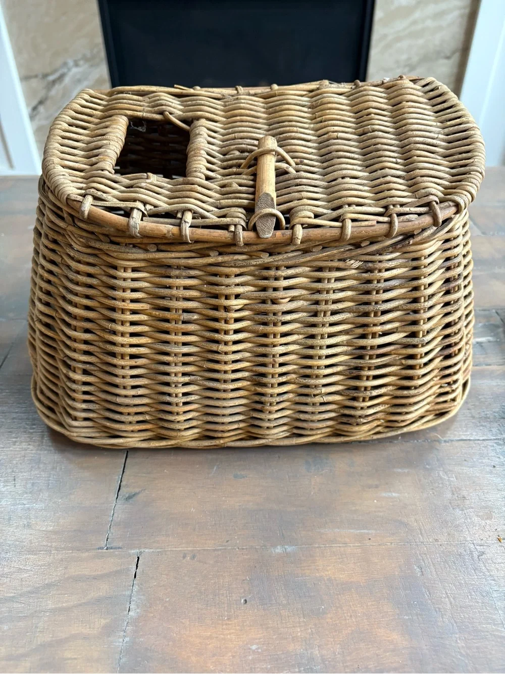 Woven Rattan Fishing Creel Basket with Lid - Natural Brown